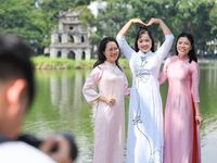 Ngắm nét duyên dáng áo dài nhân Ngày Phụ nữ Việt Nam 20/10