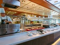 Cuộc sống trong du thuyền hết tiền, kẹt lại Campuchia