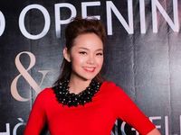 Minh Hằng quyến rũ với váy đỏ ôm sát