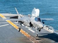 Tại sao phi công Mỹ 'ghét' F-22, thích F-35?