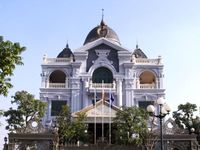 Lâu đài châu Âu cổ điển giữa lòng Hà Nội