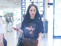 Cách diện chân váy cá tính như Dương Mịch