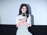 Cách diện chân váy cá tính như Dương Mịch
