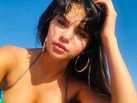 Selena Gomez bikini nóng bỏng gợi cảm hết cỡ