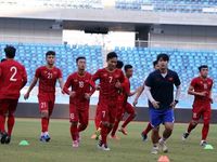 HLV Park vui vẻ gặp lại thầy cũ Guus Hiddink, sẵn sàng đấu U22 Trung Quốc