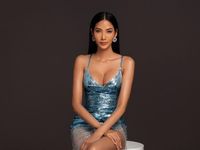 Á hậu Hoàng Thùy được khen