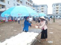 Huyện Đông Anh mở cây 'ATM gạo' miễn phí hỗ trợ người dân trong dịch Covid-19