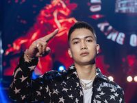 Stylist tiết lộ lý do chọn đồ màu hồng cho Binz trong 'Rap Việt'
