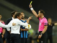 Bị chế giễu đội tóc giả, HLV Conte đòi 'ăn thua' với tiền vệ Sevilla