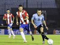Suarez 'tịt ngòi', Uruguay bị Paraguay cầm chân