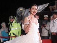 Thời trang 'trắng tinh khôi' của Son Ye Jin xứng tầm nữ thần: Đỉnh nhất là khi thành cô dâu của Hyun Bin
