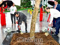 Thành kính dâng hương tưởng niệm Chủ tịch Hồ Chí Minh trước thềm Đại hội đại biểu Đảng bộ tỉnh