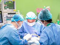 Cắt u nang bạch huyết khổng lồ, cứu bé gái 2 tuổi khỏi nguy kịch