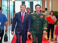 Sôi nổi bên hành lang nghị trường Kỳ họp thứ nhất, Quốc hội khóa XVI