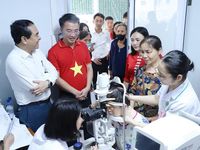 Khởi động 2 hành trình lớn 'Tôi yêu Tổ quốc tôi' và 'Thầy thuốc trẻ làm theo lời Bác'