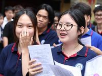 Thi tốt nghiệp THPT 2026: Thí sinh phấn khởi hoàn thành ngày thi đầu tiên