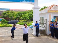 Thí sinh tại Đặc khu Phú Quý phấn khởi sau môn Toán tự tin đạt điểm cao