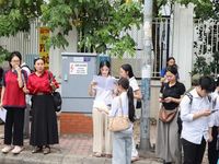 Thi tốt nghiệp THPT 2026: Kết thúc môn Toán, sĩ tử 'thở phào'