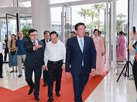 Trưởng Ban Tuyên giáo và Dân vận Trung ương thăm gian trưng bày của VDCA tại Hội Báo 2026