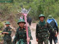 Quân đội tăng quân số, quyết tâm khống chế đám cháy rừng ở Nghệ An