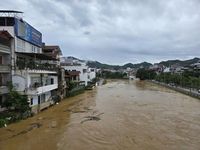 Nước sông dâng nhanh ở Cao Bằng, hàng trăm hộ dân bị ảnh hưởng