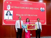 Vinh dự nhận Huy hiệu Đảng trong niềm tự hào ngày Quốc khánh
