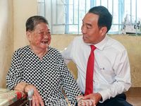 Trao Huy hiệu Đảng, tri ân những đảng viên nhiều năm cống hiến