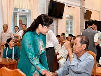 Xã Trần Văn Thời trao Huy hiệu Đảng cho hơn 100 đảng viên cao niên