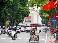 Hà Nội rợp bóng cờ đỏ sao vàng, rộn ràng không khí Quốc khánh 2/9