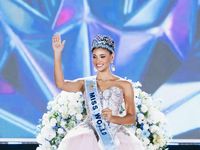 Ít ai biết tân Miss World 2026 từng là cô giáo, phóng viên truyền hình