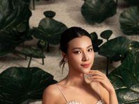 MC Hoàng Oanh tuổi 36 quyến rũ, hạnh phúc ngập tràn bên bạn trai thủ môn