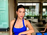 MC Hoàng Oanh tuổi 36 quyến rũ, hạnh phúc ngập tràn bên bạn trai thủ môn