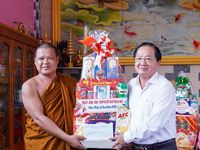 Lãnh đạo tỉnh thăm, chúc mừng các chùa Khmer nhân lễ Sene Dolta