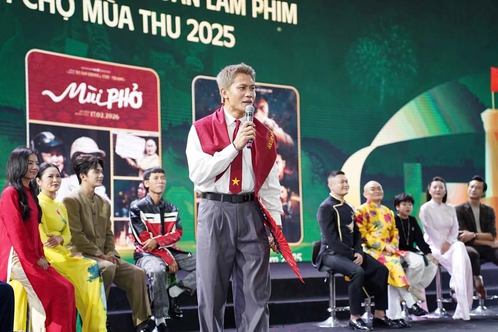 Đoàn phim 'Mưa Đỏ', 'Tử chiến trên không' và 'Mùi Phở' hội ngộ khán giả tại Hội chợ mùa Thu