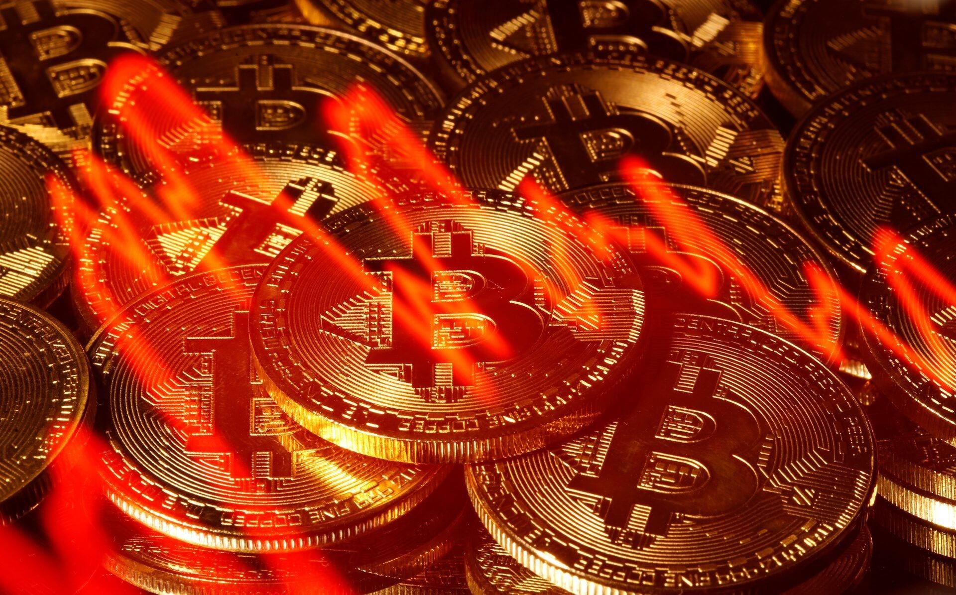 Bitcoin giảm mạnh, thị trường tiền số 'đỏ lửa'