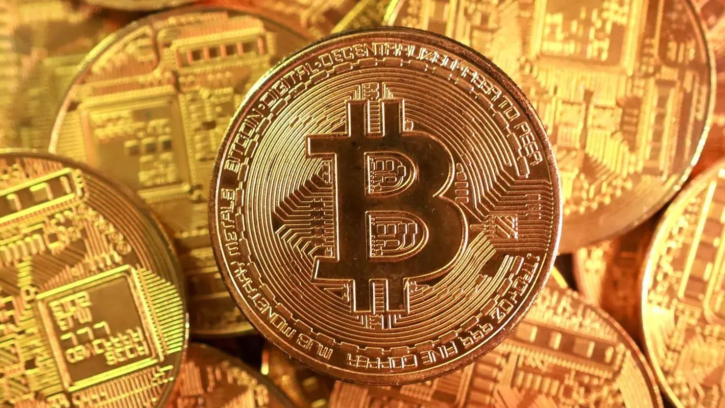 Bitcoin rơi xuống mốc 100.000 USD