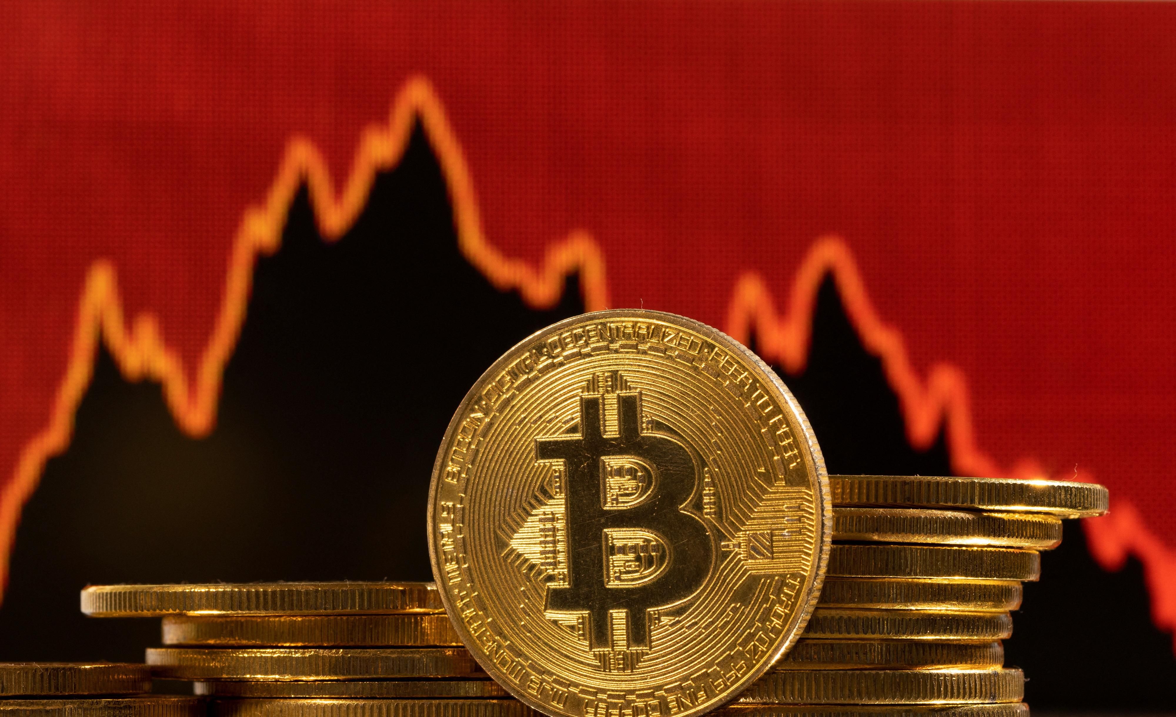 Giá Bitcoin tụt dốc không phanh: Điều gì đang xảy ra trên thị trường?
