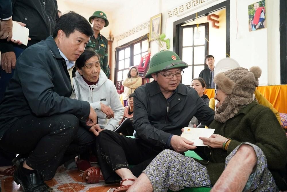 Phó Thủ tướng Hồ Quốc Dũng kiểm tra công tác khắc phục mưa lũ tại tỉnh Lâm Đồng