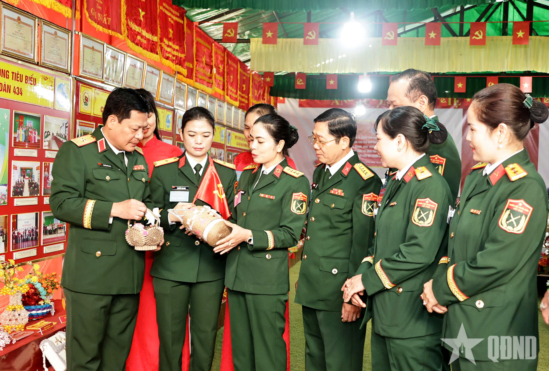 Quân đoàn 34: Khen thưởng 11 tập thể, 29 cá nhân xuất sắc trong công tác quần chúng