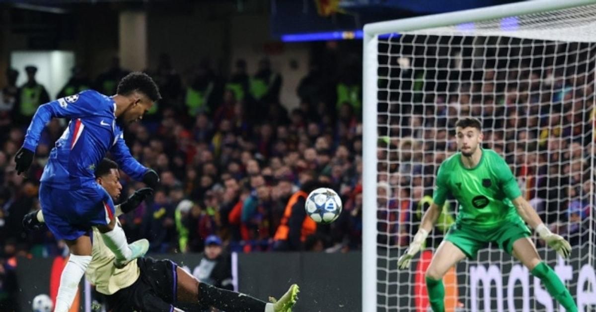 Estevao solo ngoạn mục, Chelsea nhấn chìm Barca 10 người