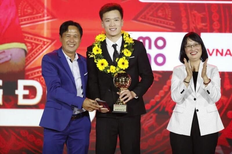Hoàng Đức, Bích Thùy giành Quả bóng vàng Việt Nam 2025