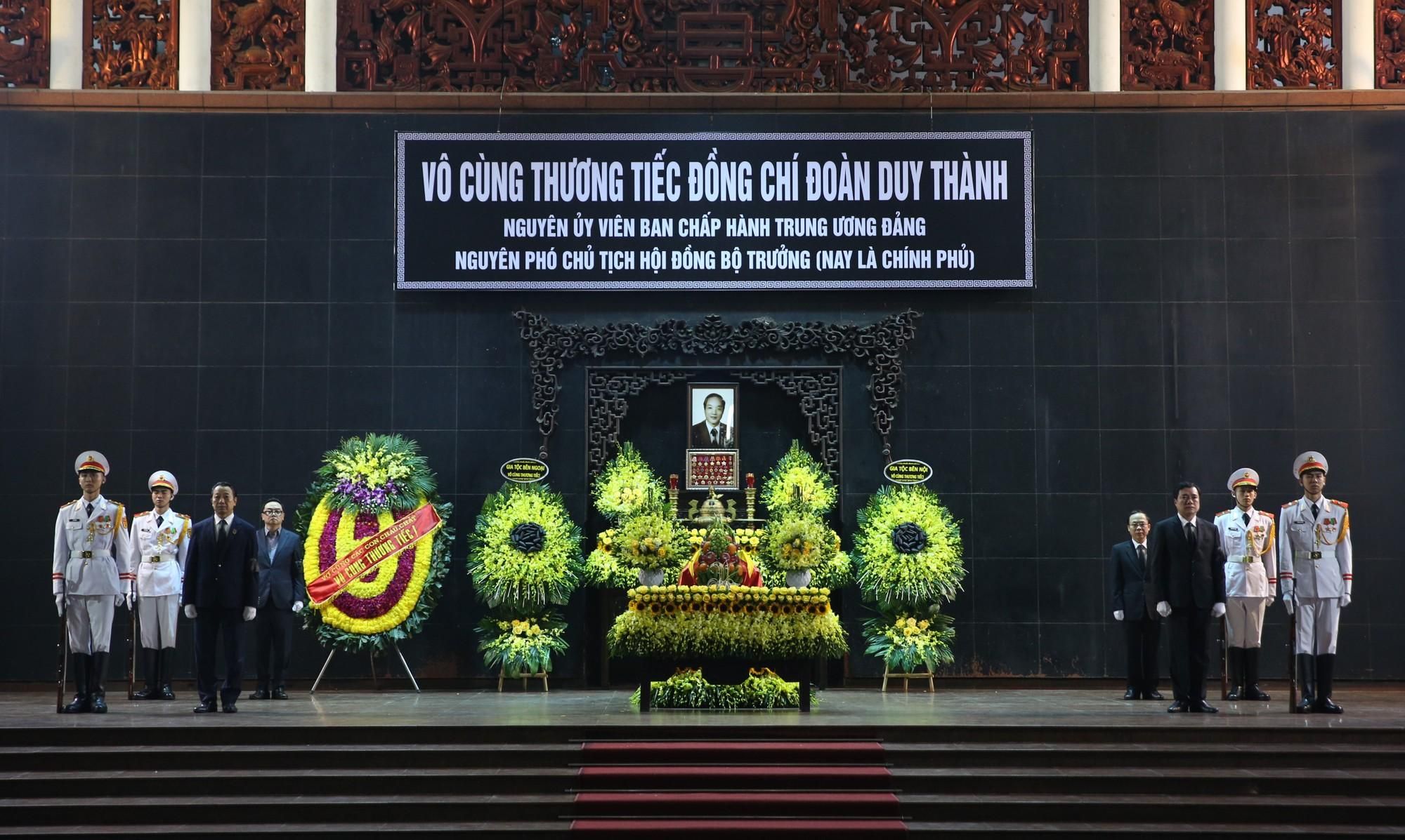 Thủ tướng cùng nhiều lãnh đạo viếng nguyên Phó Chủ tịch Hội đồng Bộ trưởng Đoàn Duy Thành