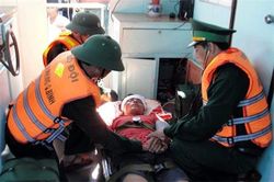 BĐBP Quảng Bình: Cứu kịp thời một ngư dân bị tai nạn trên biển