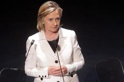 Ngoại trưởng Hillary Clinton bị ngất xỉu