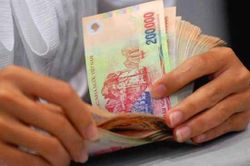 Lợi nhuận lao dốc, ngân hàng giảm lương và nhân sự
