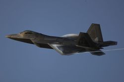 Nhìn gần F-22, tiêm kích thế hệ thứ năm đầu tiên thế giới