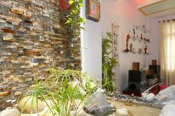 Xây bể cá trong nhà của người sinh năm 1976