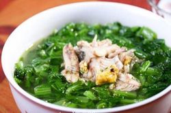 Canh cải cúc trứng gà trị huyết áp cao