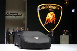 Lamborghini mở showroom đầu tiên tại Hà Nội
