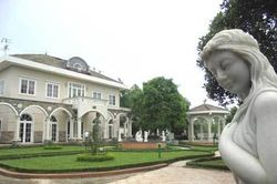 Lâu đài châu Âu cổ lung linh giữa núi đồi Hà Nội
